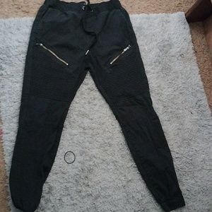 black pants with 6 pockets